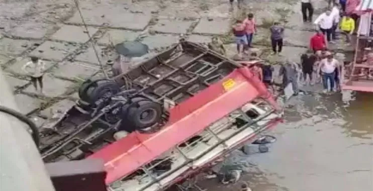 MP Accident : बारातियों से भरी बस बेकाबू होकर पलटी, 25 यात्री घायल, एक की मौत 