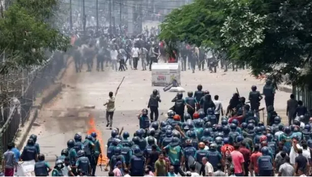 Bangladesh Protest : बांग्लादेश हिंसा में 32 लोगों की मौत,