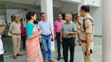 Raebareli News  : पुलिस भर्ती परीक्षा के दृष्टिगत डीएम-एसपी ने केंद्रों का किया निरीक्षण