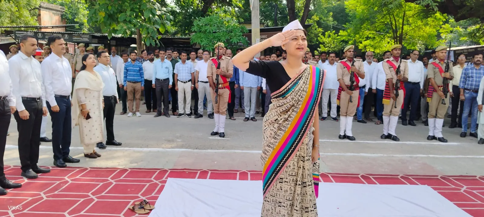 डीएम बोलीं महापुरुषों के जीवन सिद्धांतों को अपनी कर्तव्यनिष्ठा में शामिल करें