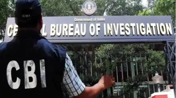 UP News: प्रतापगढ़ में CBI के छापे से मचा हड़कंप, डाककर्मी के बेटे को रिश्वत लेते रंगेहाथ पकड़ा