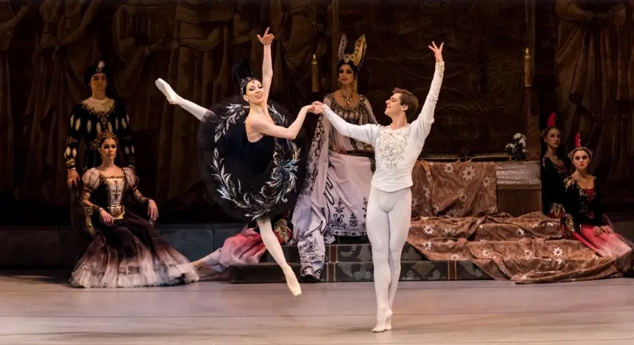 Russian ballet star Vladimir Shklyarov dies after falling from building