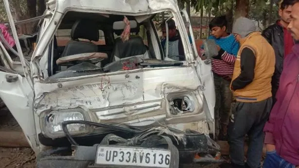 Raebareli Accident: रायबरेली में भीषण हादसा, टैंकर की टक्‍कर से स्‍कूल वैन के ड्राइवर और एक बच्चे की दर्दनाक मौत