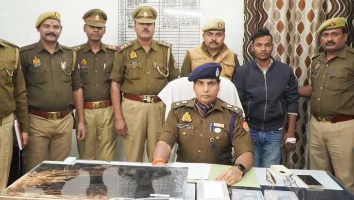 etawah local news : शातिर चोर की पुलिस से मुठभेड़; जवाबी कार्रवाई में आरोपी के पैर में लगी गोली, बरामद हुआ ये सामान