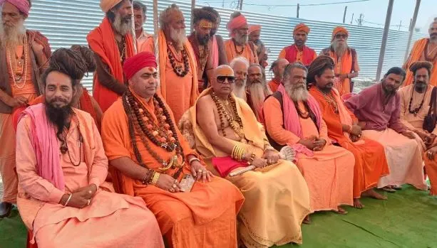 Prayagraj local news : Maha Kumbh Mela 2025 में सनातन धर्म के ध्वज वाहक 13 अखाड़े तैयार कर रहे हैं अपने-अपने अखाड़े का डेटा बेस