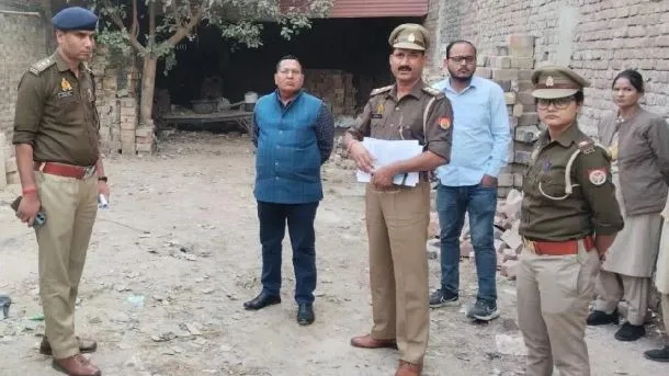 farrukhabad local news : फिरोजाबाद में हिस्ट्रीशीटर की 25.60 लाख की संपत्ति कुर्क, जानलेवा हमले और मारपीट मामले में 13 मुकदमे हैं दर्ज