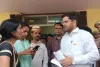 Unnao News : गिरी दीवार को बनाने पर दबंगो ने लाठी डंडों से पीटा। मार पीट का लाइव वीडियो सोशल मीडिया पर हुआ वायरल।