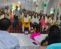 अंतर्राष्ट्रीय वृद्धजन दिवस के अवसर पर जिलाधिकारी ने वरिष्ठजनों को किया सम्मानित