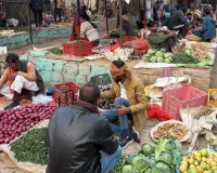 Vegetables Prices : दोगुने हुए गोभी के दाम, मटर 100 के पार; बंपर आवक पर भी आलू समेत कई सब्जियों के रेट बढ़े