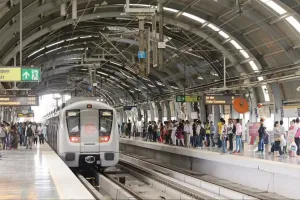 दिल्ली मेट्रो के यात्री ध्यान दें! येलो लाइन पर धीमी पड़ गई DMRC की रफ्तार, अब सफर तय करने में लग रहा ज्यादा टाइम