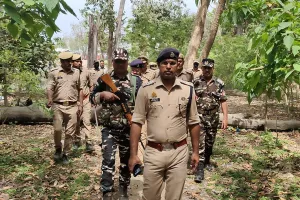 lakhimpur kheri : ड्रोन कैमरा से बार्डर की निगरानी कराकर सुरक्षा व्यवस्था का जायजा