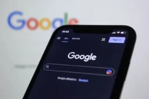 Google का बड़ा प्रयोग, आपके फेवरेट सेलिब्र‍िटी की तरह बात करेगा AI चैटबॉट