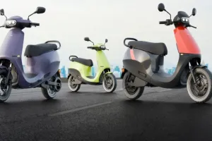 OLA Electric Scooter लॉन्च हुई, वैसे ही शोरूम पर लोगों की लगी भीड़, फीचर्स और कीमत जाने