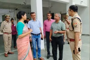 Raebareli News  : पुलिस भर्ती परीक्षा के दृष्टिगत डीएम-एसपी ने केंद्रों का किया निरीक्षण