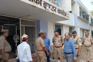  अपर पुलिस अधीक्षक उत्तरी ने गवर्नमेंट गर्ल्स इण्टर कॉलेज उन्नाव में जारी परीक्षा का निरीक्षण 