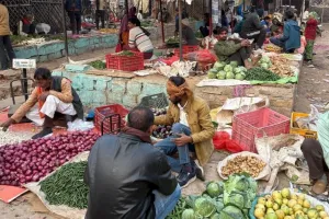 Vegetables Prices : दोगुने हुए गोभी के दाम, मटर 100 के पार; बंपर आवक पर भी आलू समेत कई सब्जियों के रेट बढ़े