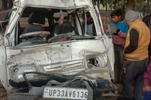 Raebareli Accident: रायबरेली में भीषण हादसा, टैंकर की टक्‍कर से स्‍कूल वैन के ड्राइवर और एक बच्चे की दर्दनाक मौत