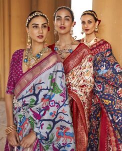https://amanshantinews.com/patola-sarees-history-weaving-process-styles/