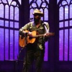 Ray LaMontagne collapses on stage during the Nashville show due to dehydration; team updates say he ‘is in good hands with the local EMS and…’ |