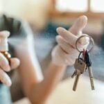 Cleaning Keys With Vinegar: Spraying vinegar on keys: Why this simple cleaning hack is recommended and how it helps remove dirt and grime |