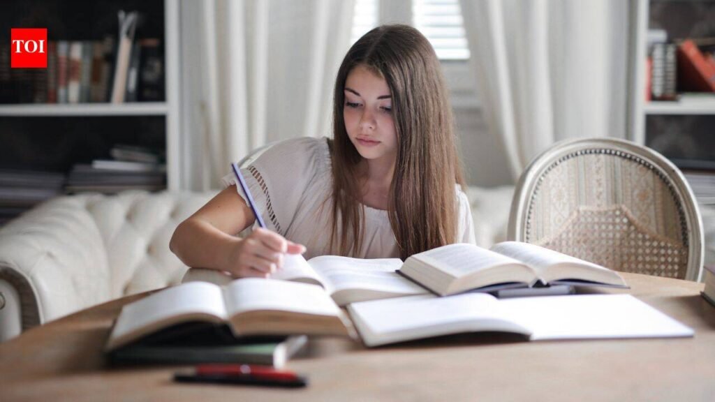 Struggling to focus? A neurologist shares 5 simple, science-backed ways to train your brain