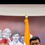 Akhilesh gives Rs 2 lakh for treatment of Ballia girl | Lucknow News