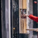 He came to deliver a food order, but his customer noticed something was wrong. What happened next is heartwarming