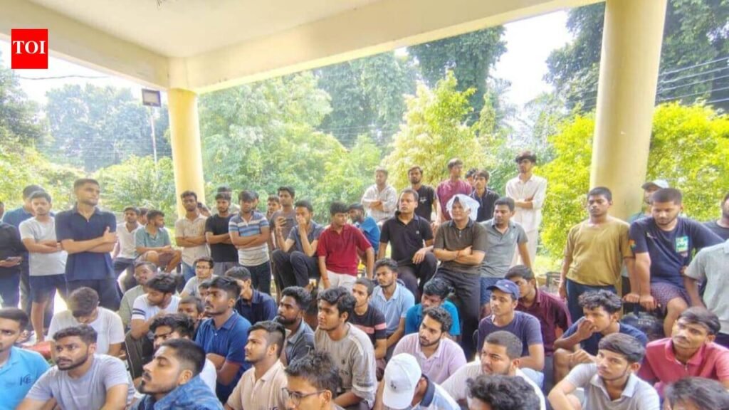 ‘Expired’ mess food sparks protest at LU | Lucknow News