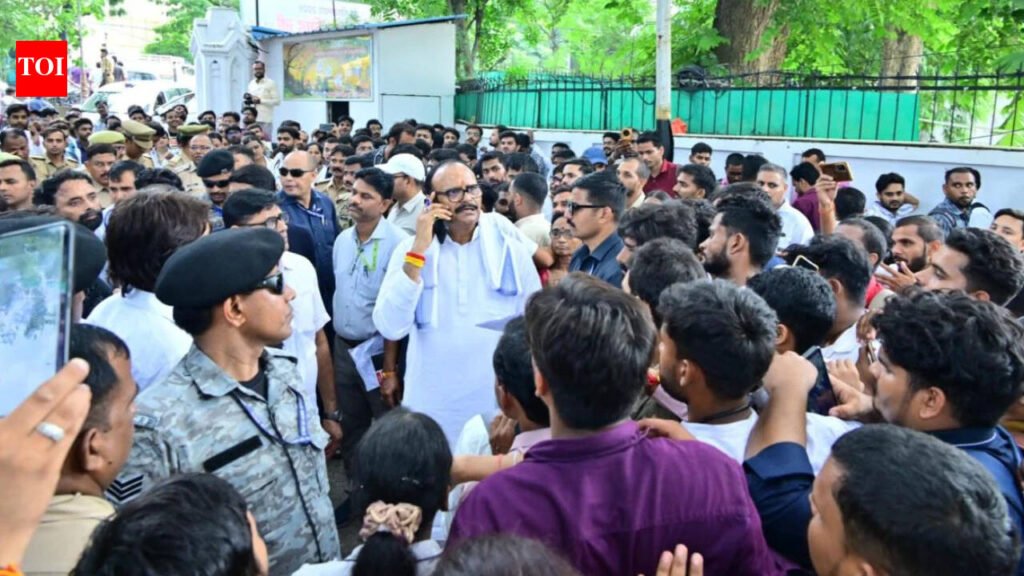 Up Deputy Cm Brajesh Pathak: UP Deputy CM Brajesh Pathak hears public grievances at Janta Darshan | India News