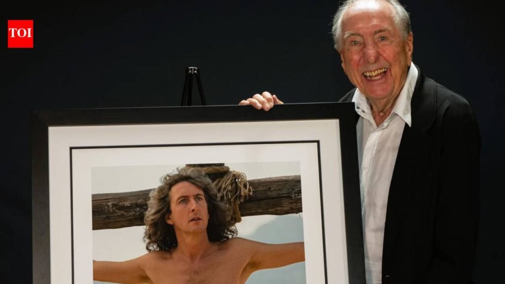 Monty Python star Eric Idle, 83, says ‘I’d like to be buried here’ in Provence after surviving pancreatic cancer; recalls ‘rebirth’ talk with Beatles star George Harrison on his deathbed in 2001 |