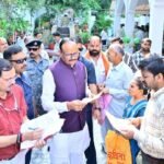 DyCM meets hundreds at janata darshan | Lucknow News