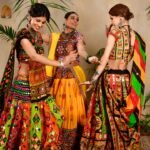 How to drape a dupatta differently on your Navratri chaniya choli: 5 easy styles, from the classic shoulder drape to the Gujarati seedha pallu